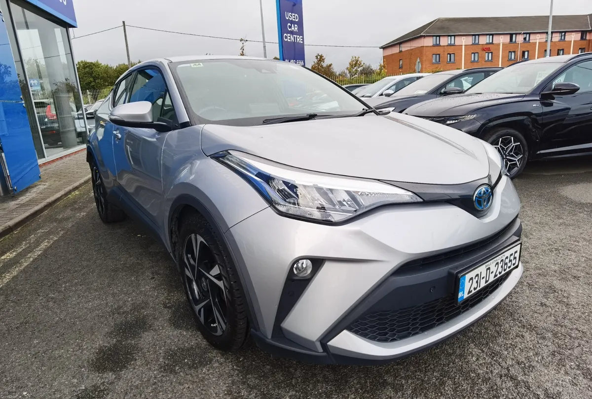 TOYOTA C-HR 1.8 SPORT AUTOMATIC PETROL HYBRID - Image 3