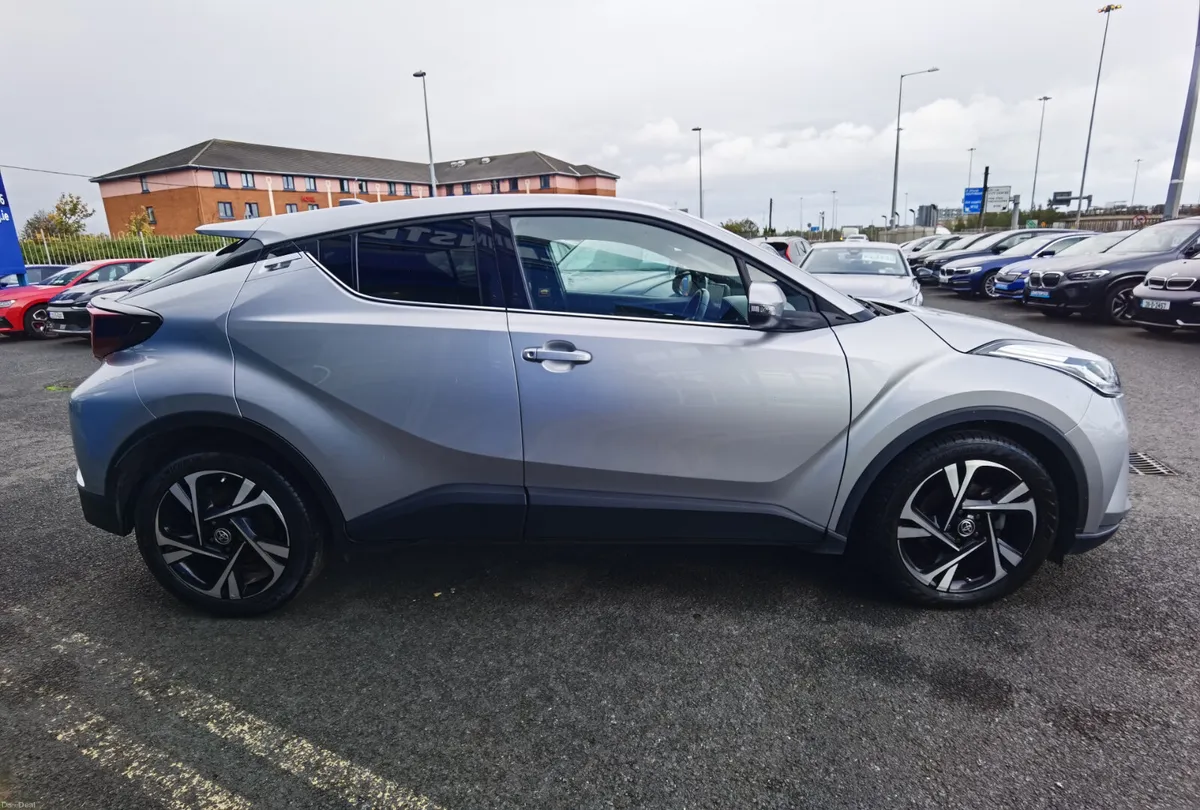 TOYOTA C-HR 1.8 SPORT AUTOMATIC PETROL HYBRID - Image 4