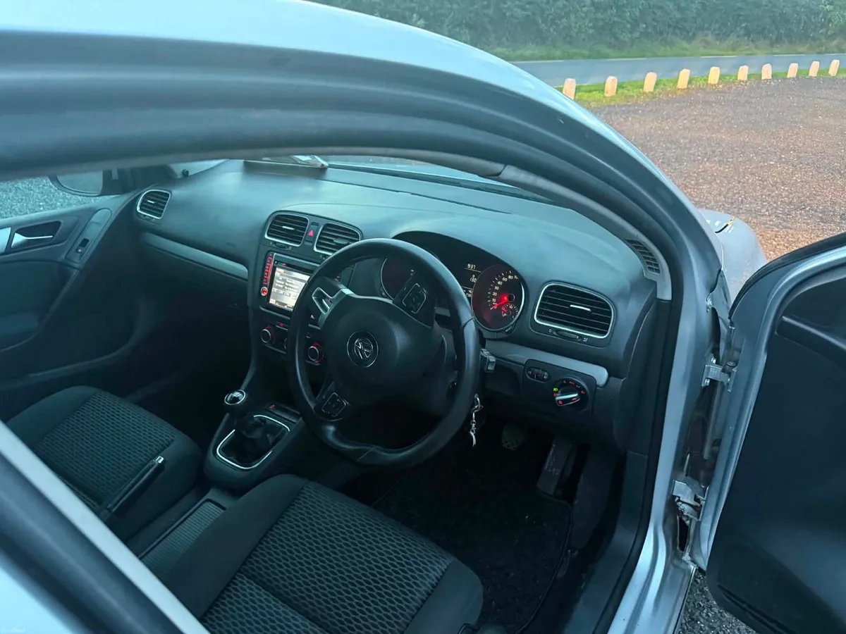 Volkswagen Golf 1.9TDI manual 2012 - Image 5