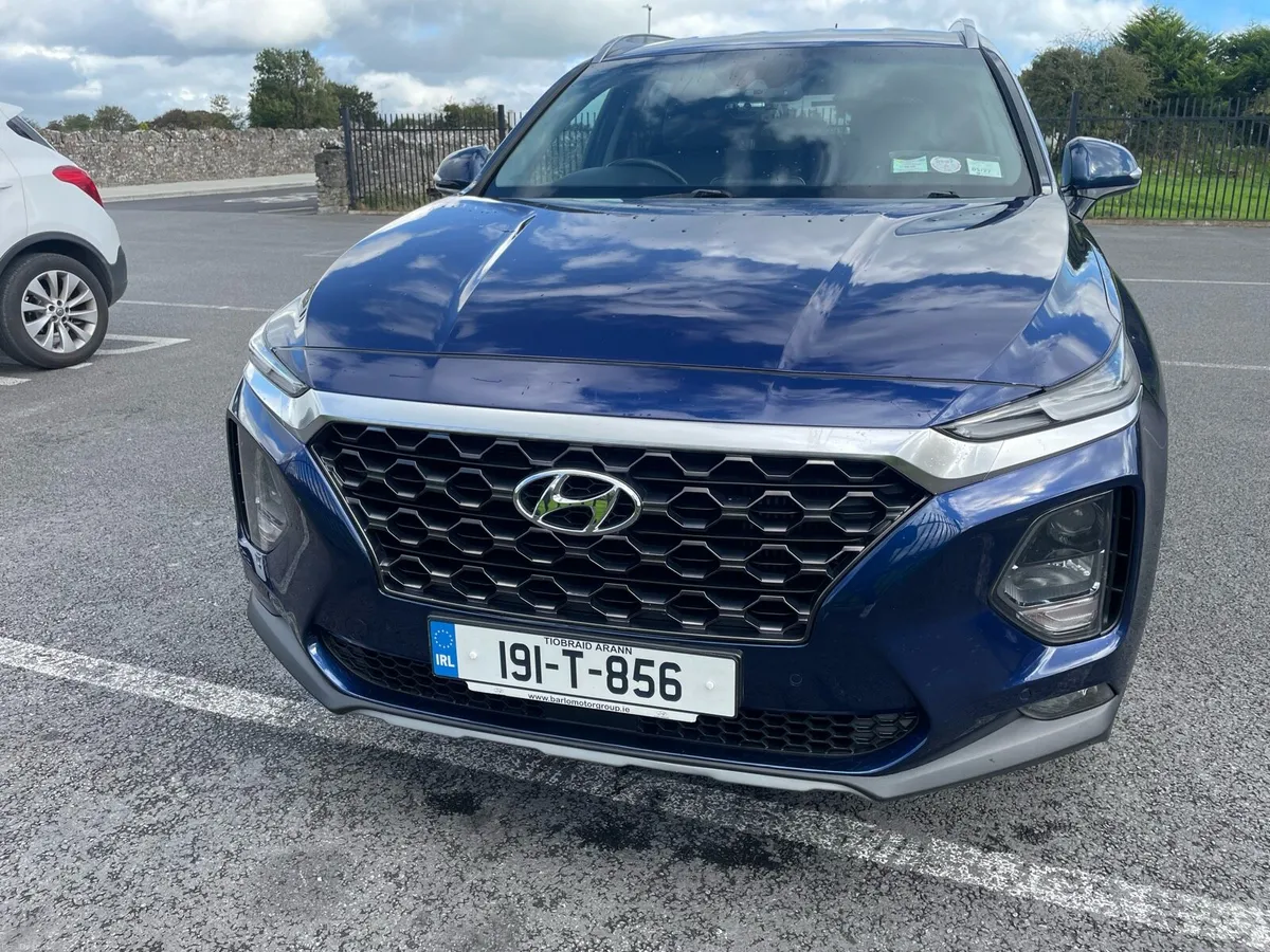Hyundai Santa Fe 2WD Executive Plus 5DR - Image 2