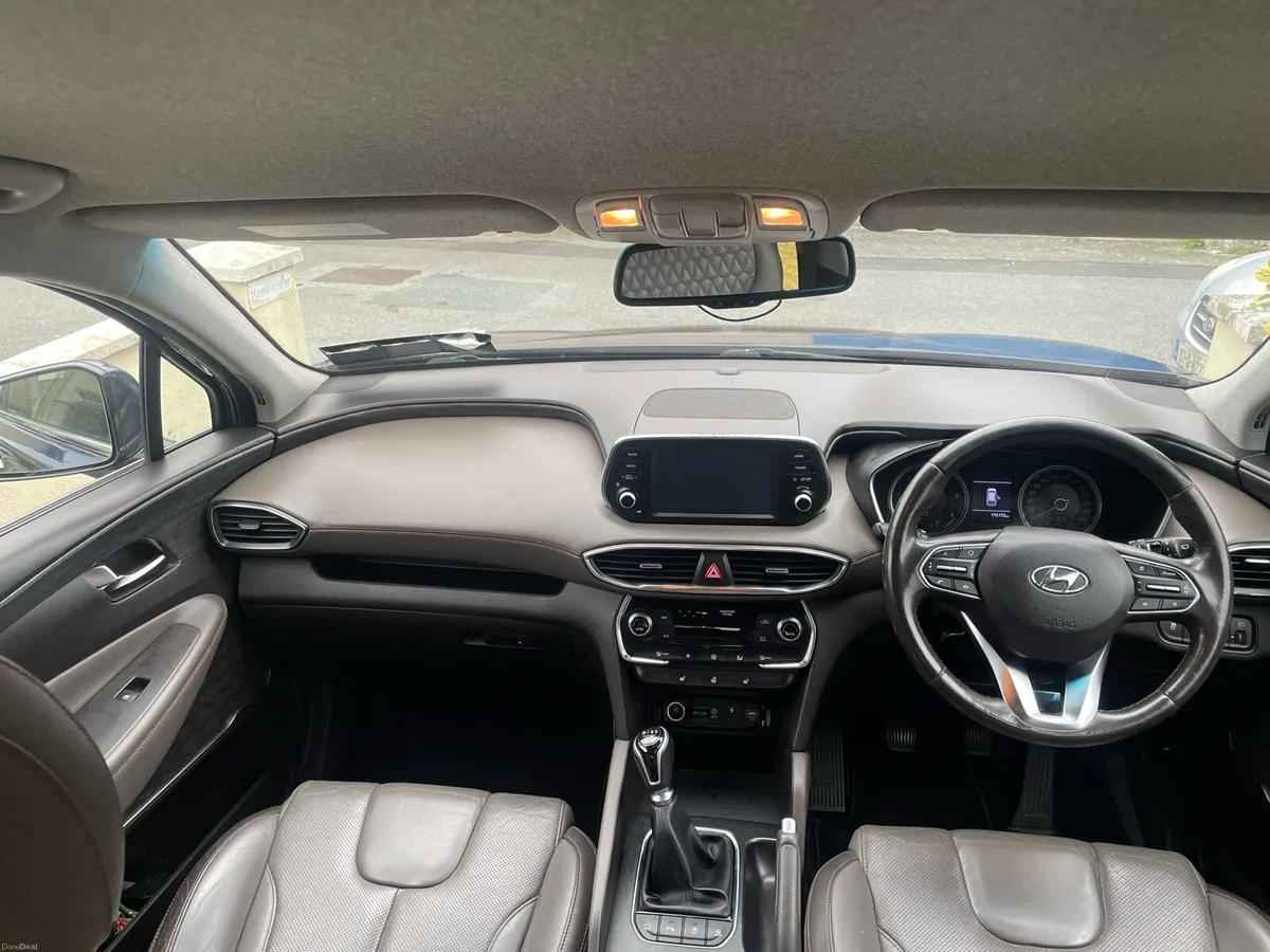 Hyundai Santa Fe 2WD Executive Plus 5DR - Image 6