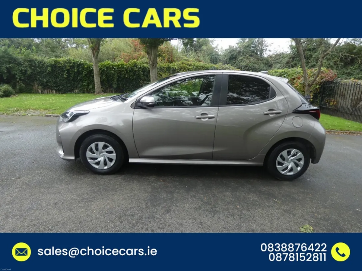 Toyota Yaris 1.5 AUTO HYBRID - Image 3