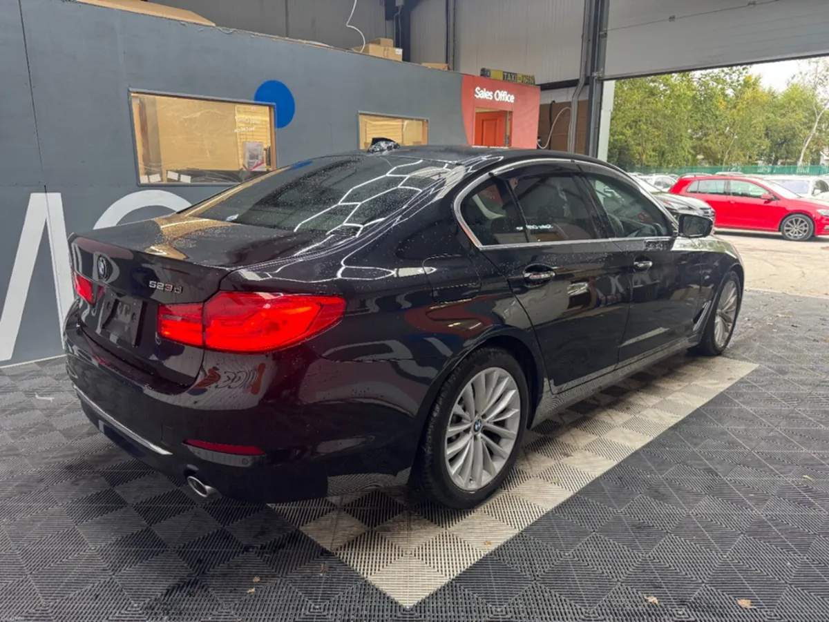 BMW 5-Series 2017 BMW 523D LUXURY  AUTOMATIC / CRU - Image 3