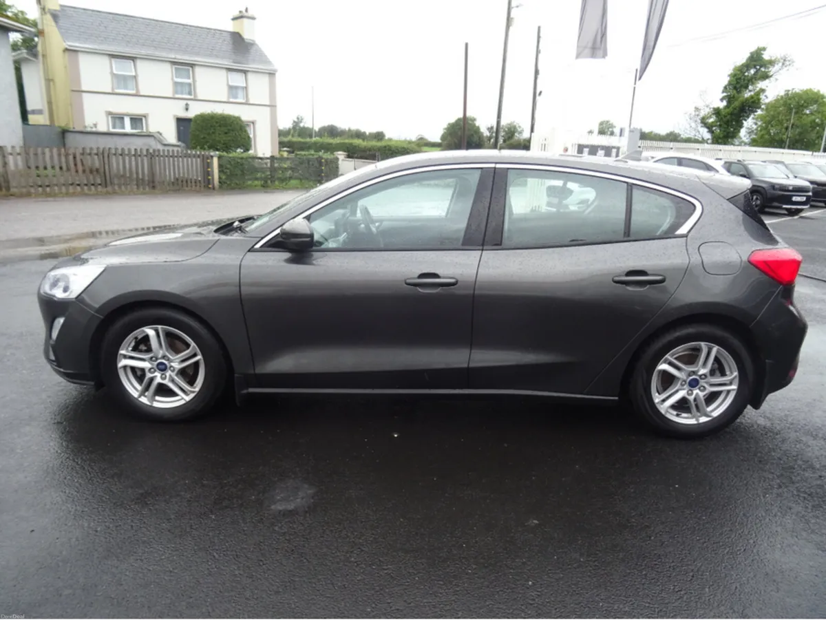 Ford Focus ZETEC 1.0 ECOBOOST 125PS 5DR 4 - Image 2