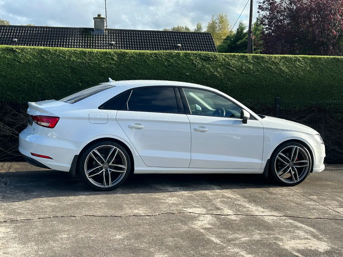 17Audi A3 1.6 tdi Sport. Immaculate €13495 inc Vrt - Image 4