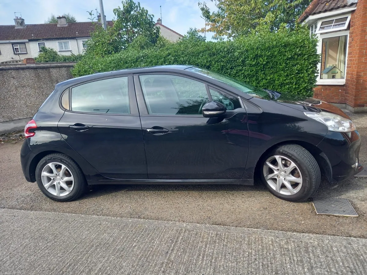 Peugeot 208 2014 - Image 1