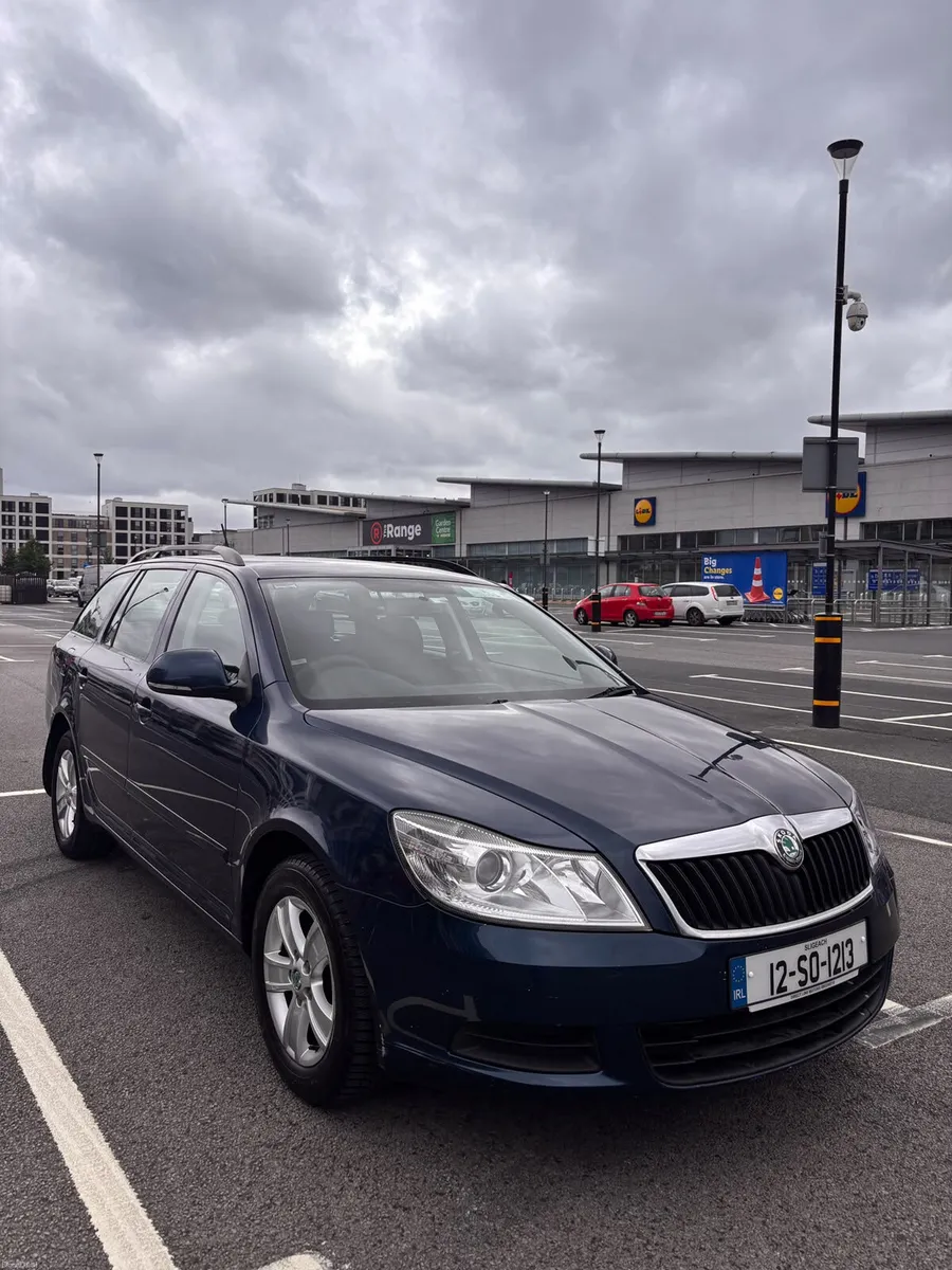 2012 Skoda Octavia  Manual - Image 3