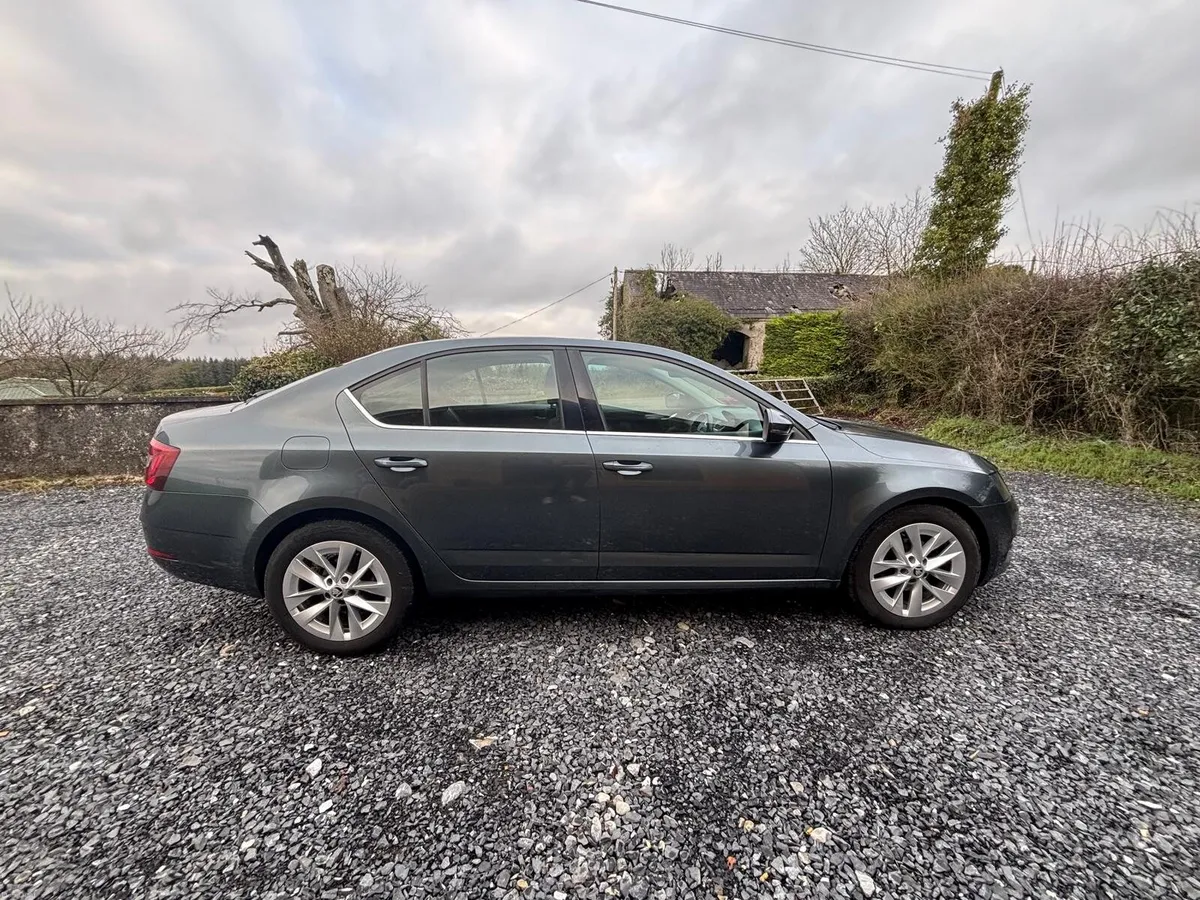Car - Image 5