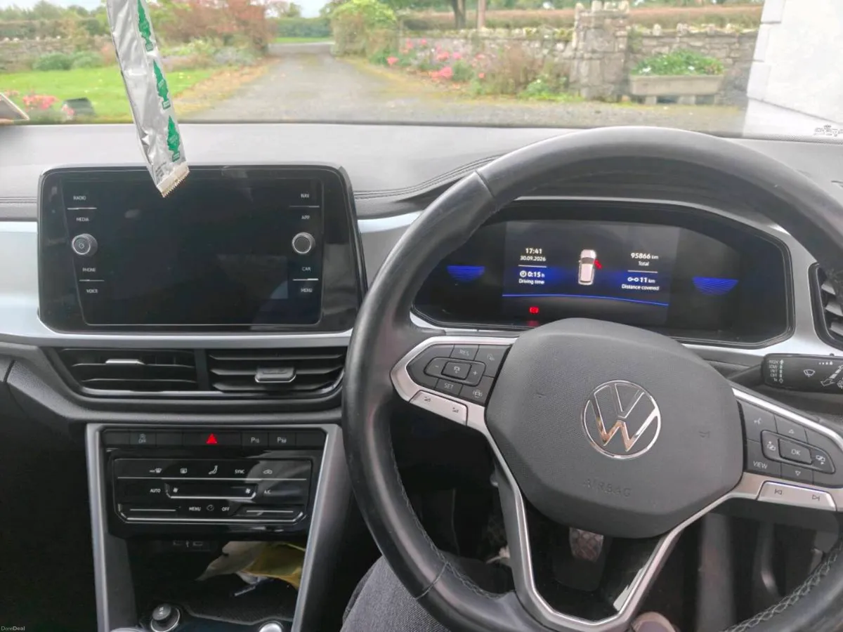 VOLKSWAGEN T-ROC LIF PLS2.0TDI MANUAL 6SPEED115HP - Image 4