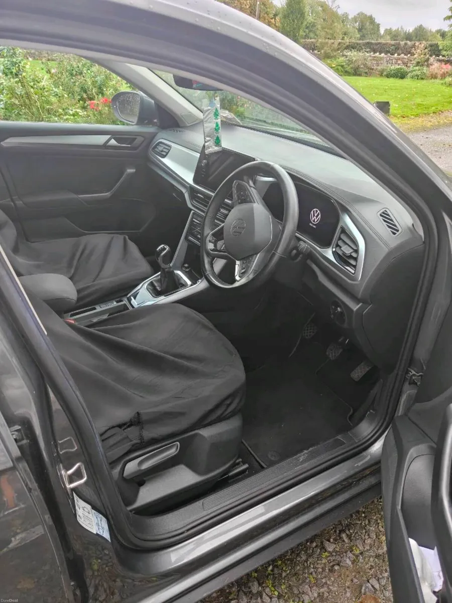 VOLKSWAGEN T-ROC LIF PLS2.0TDI MANUAL 6SPEED115HP - Image 5