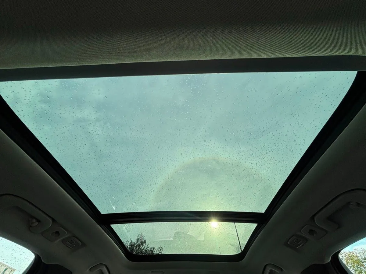Volvo XC60 T6 Recharge AWD PHEV PAN ROOF - Image 3