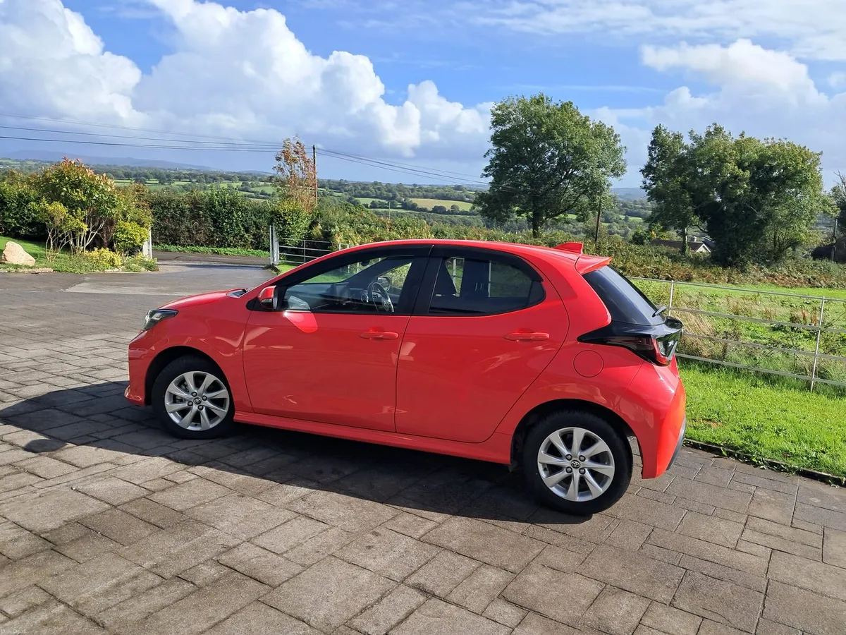 2021 Toyota Yaris Hybrid 1.5 - Excellent Condition - Image 2