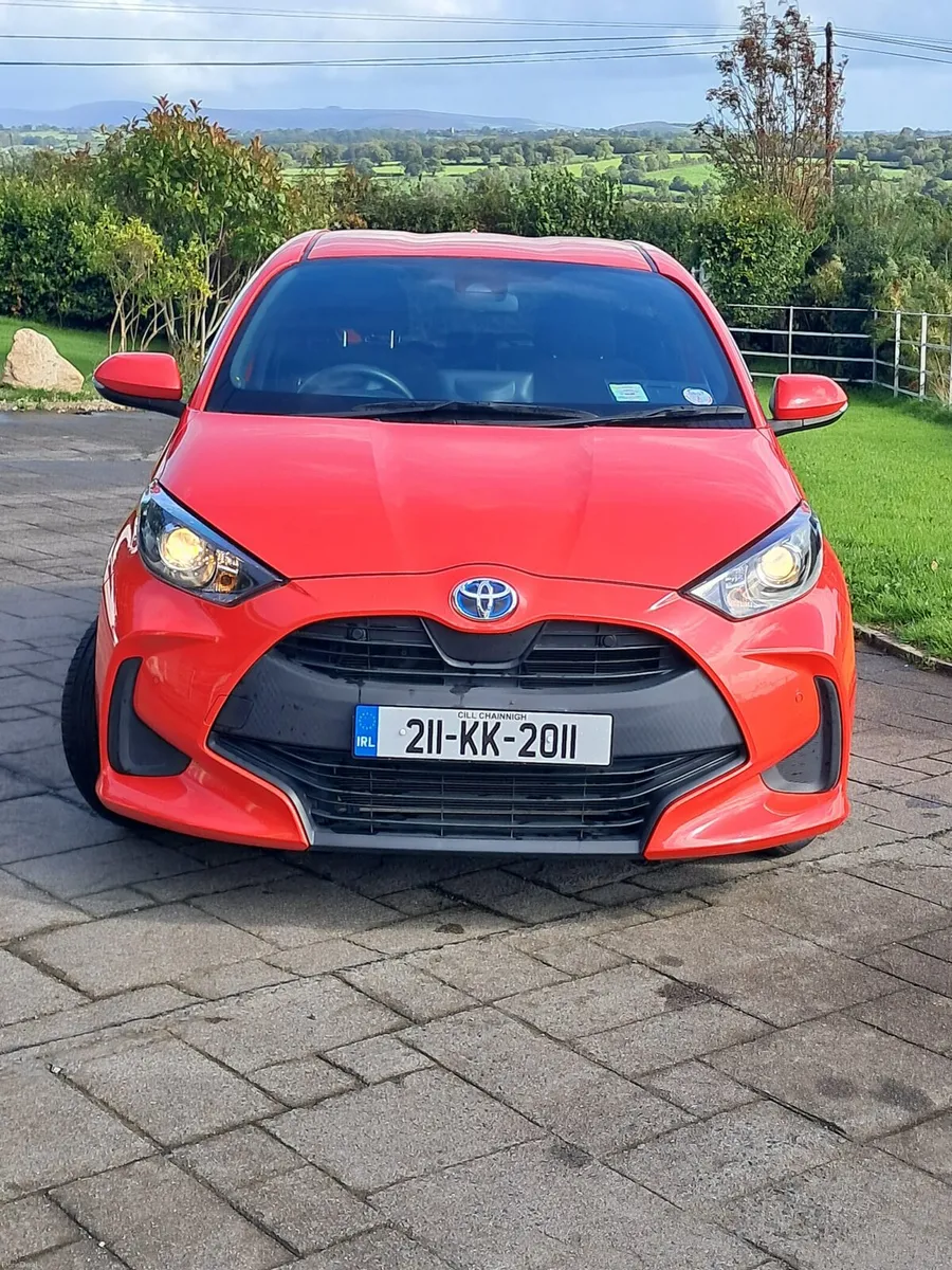 2021 Toyota Yaris Hybrid 1.5 - Excellent Condition - Image 3