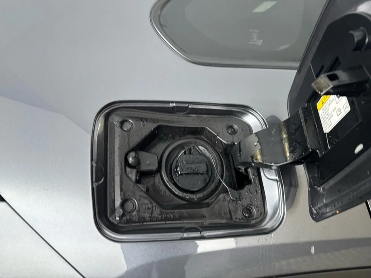 Toyota RAV4 PLUG-IN HYBRID SPORT - Image 6
