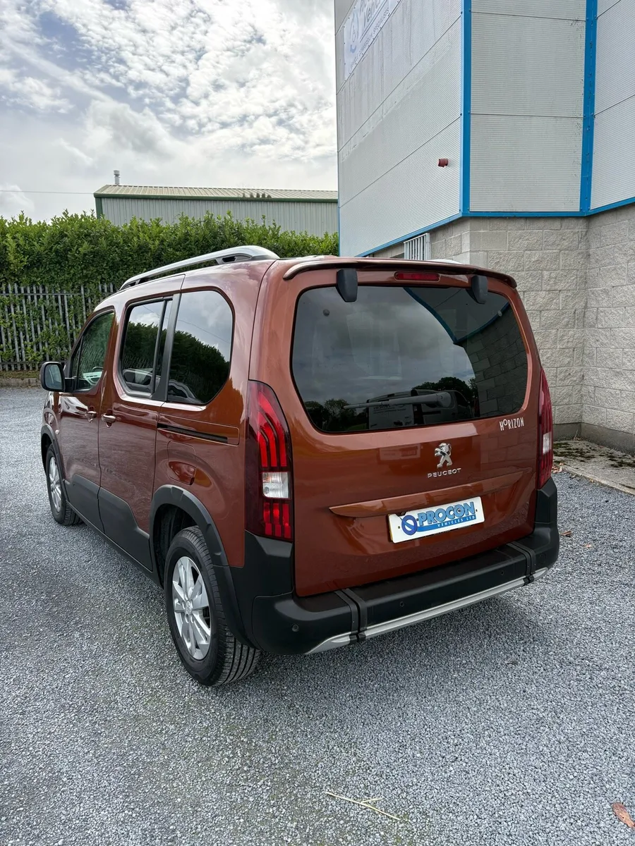 Wheelchair accessible car - Image 4