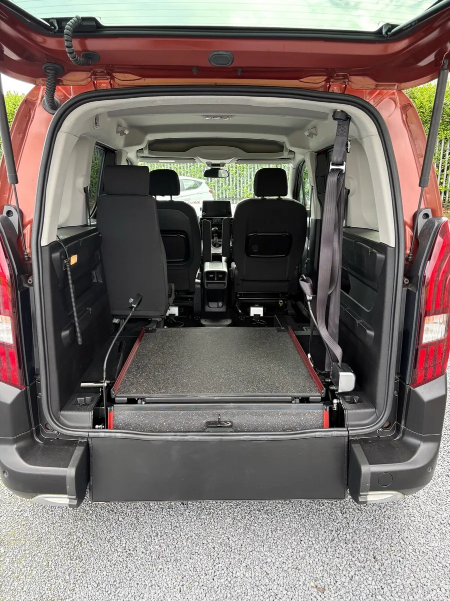 Wheelchair accessible car - Image 6
