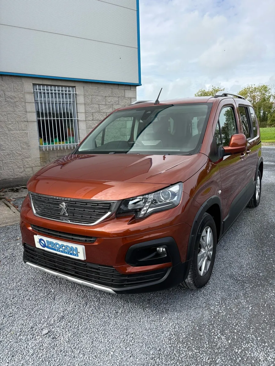 Wheelchair accessible car - Image 2
