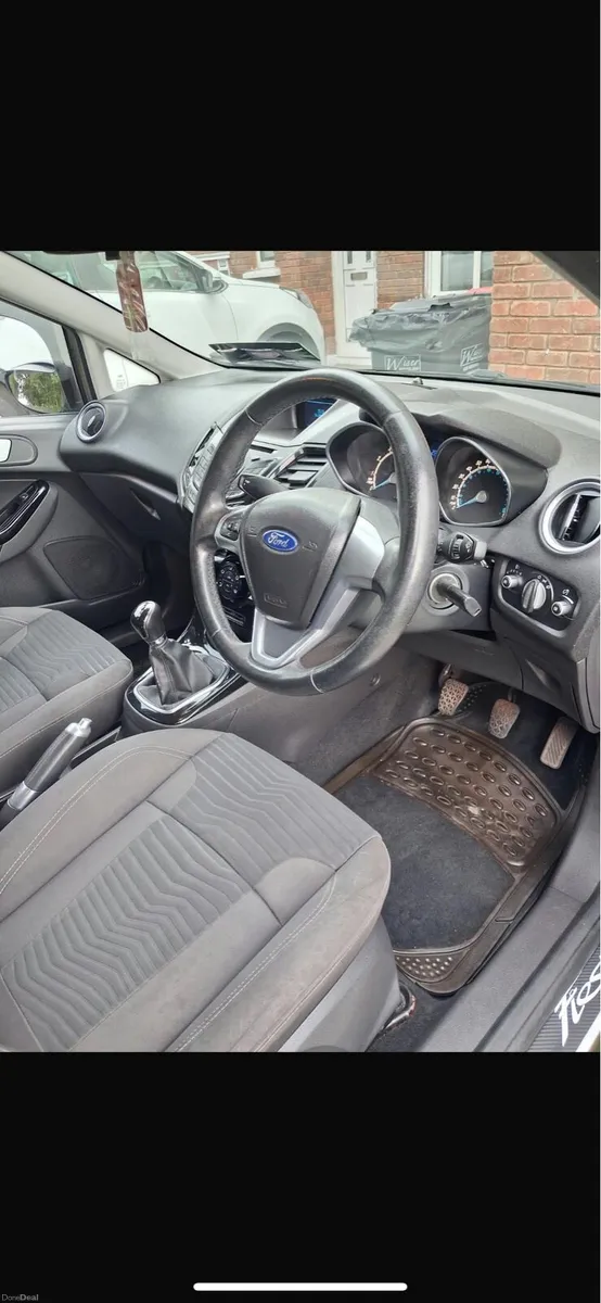 2013 Ford fiesta, 1.25 petrol, MANUAL - Image 6