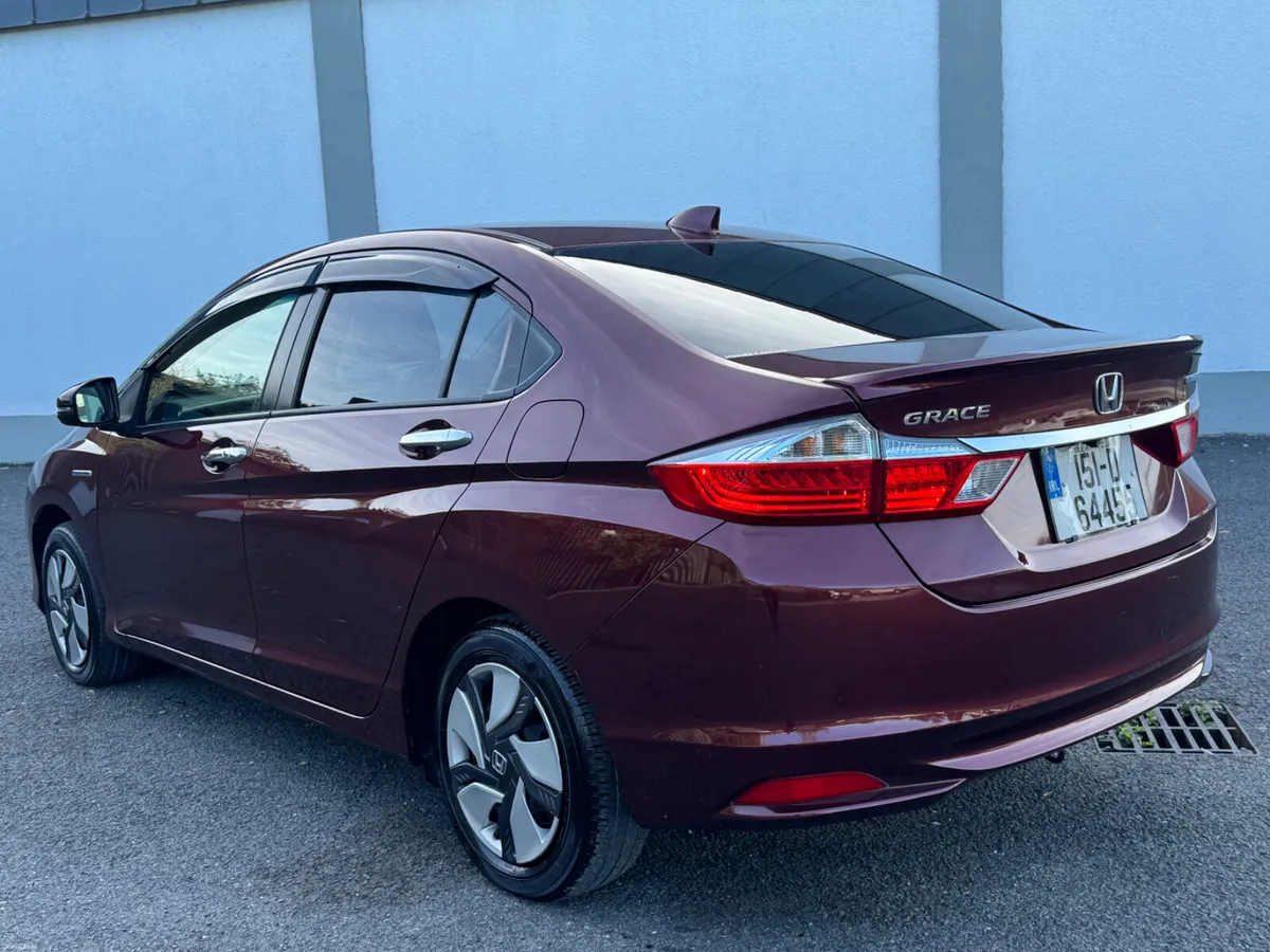 Honda Grace 2015 Hybrid 1.5 Automatic - Image 5