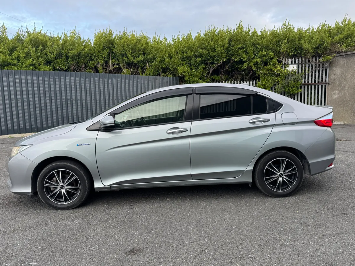 Honda Grace 2015 Automatic 1.5 Hybrid - Image 6