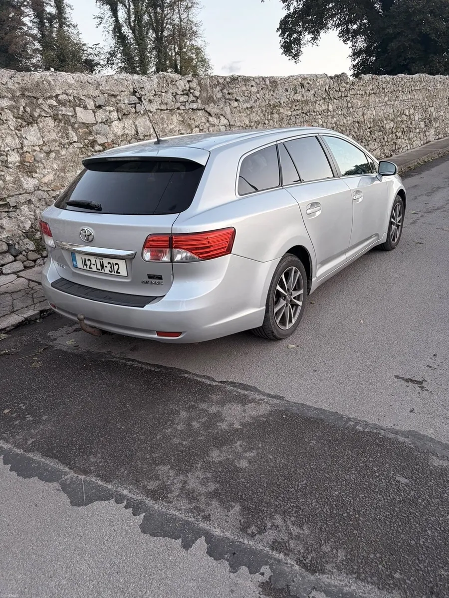 Toyota avensis 2014 2 litre Diesel Esate - Image 2