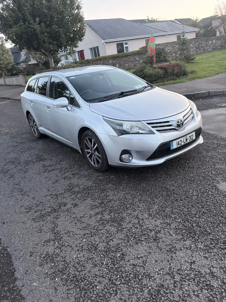 Toyota avensis 2014 2 litre Diesel Esate - Image 4