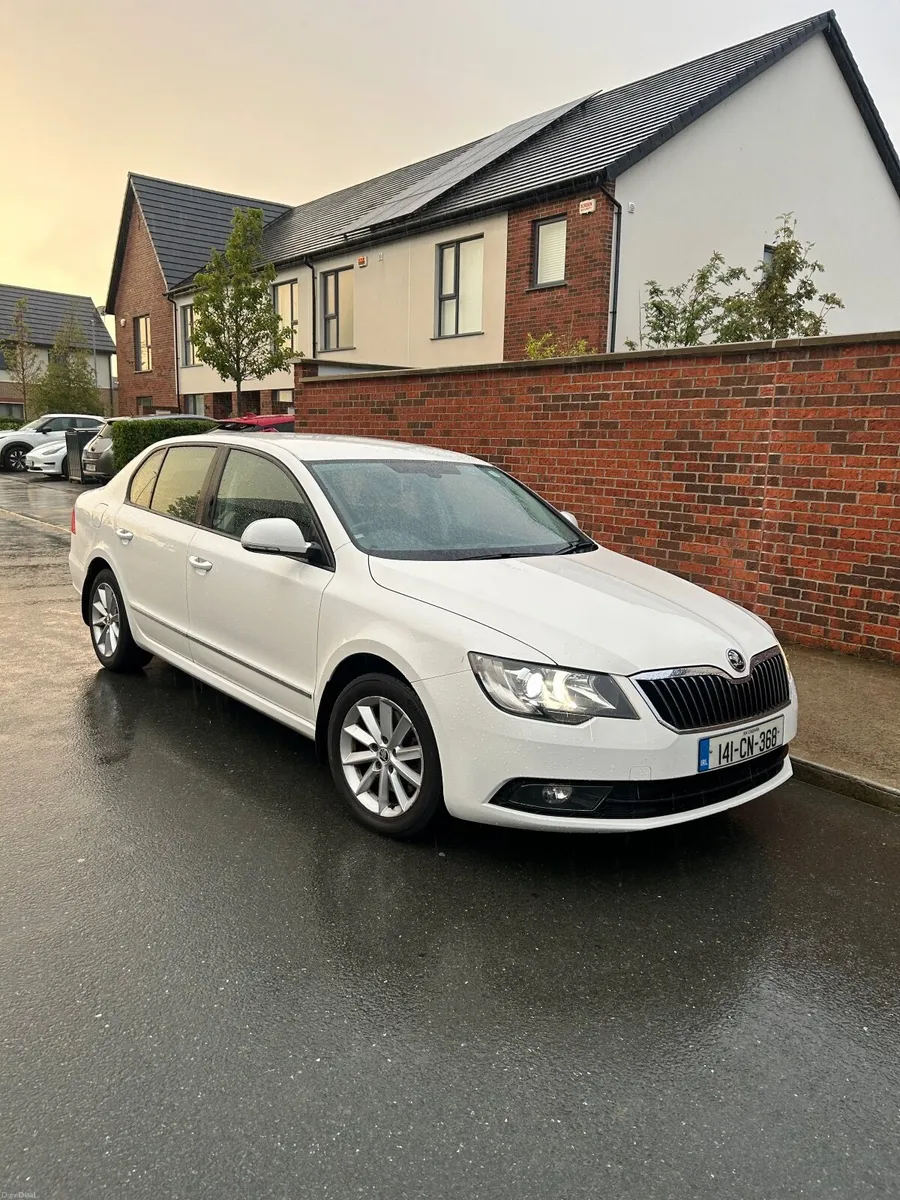 Skoda Superb 2014 - Image 1
