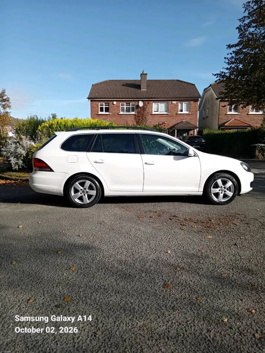 VOLKSWAGEN GOLF AUTOMATIC LOW MILEAGE - Image 2