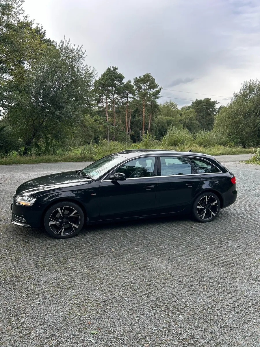 Audi A4  Estate - Image 4