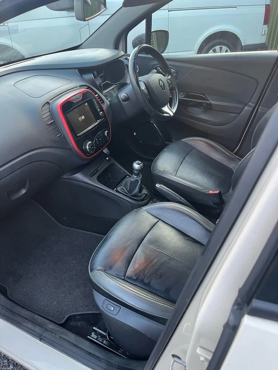 Renault Captur - IMMACULATE - Image 6