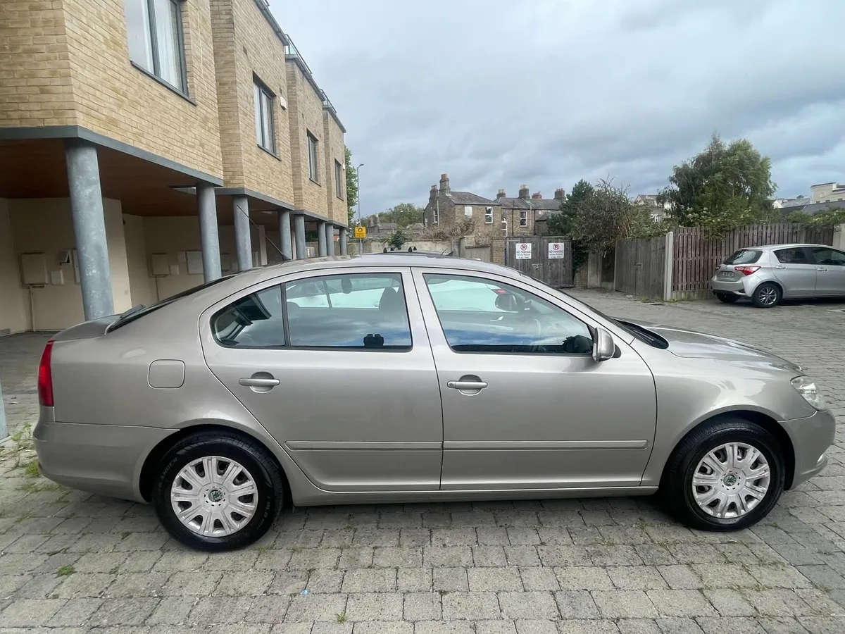 Skoda Octavia 2010 - Image 5