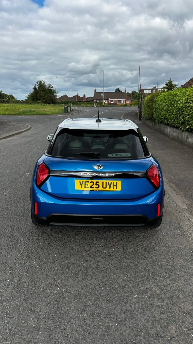 2025 MINI Cooper Exclusive C Auto - Image 6