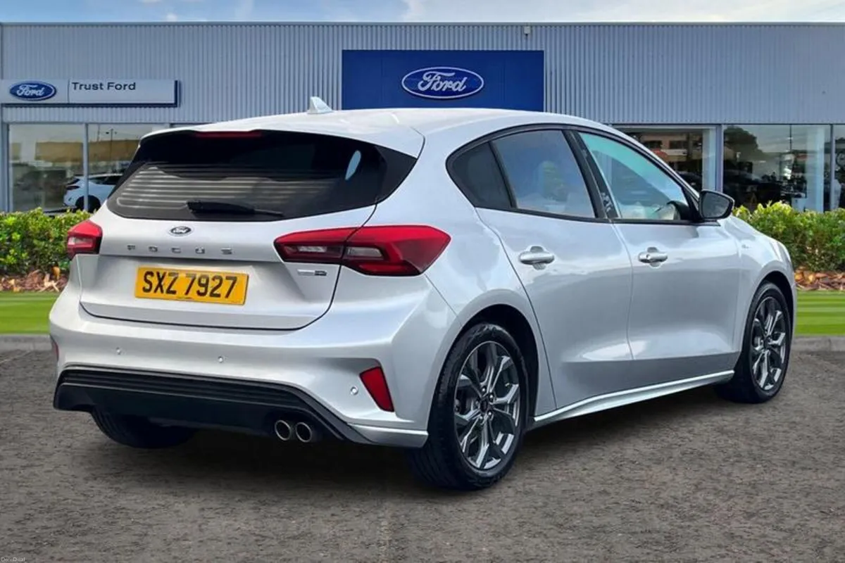 Ford Focus 1.0T EcoBoost MHEV ST-Line Hatchback 5d - Image 4