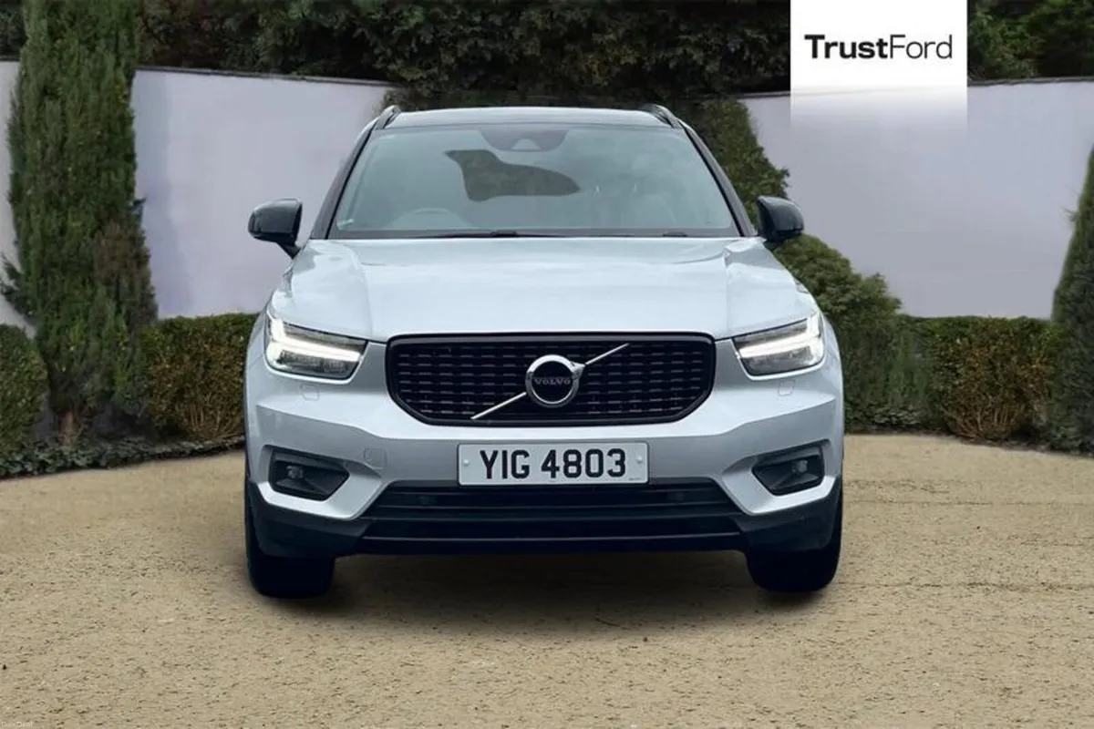 Volvo XC40 2.0 D3 R-Design SUV 5dr Diesel Manual E - Image 6