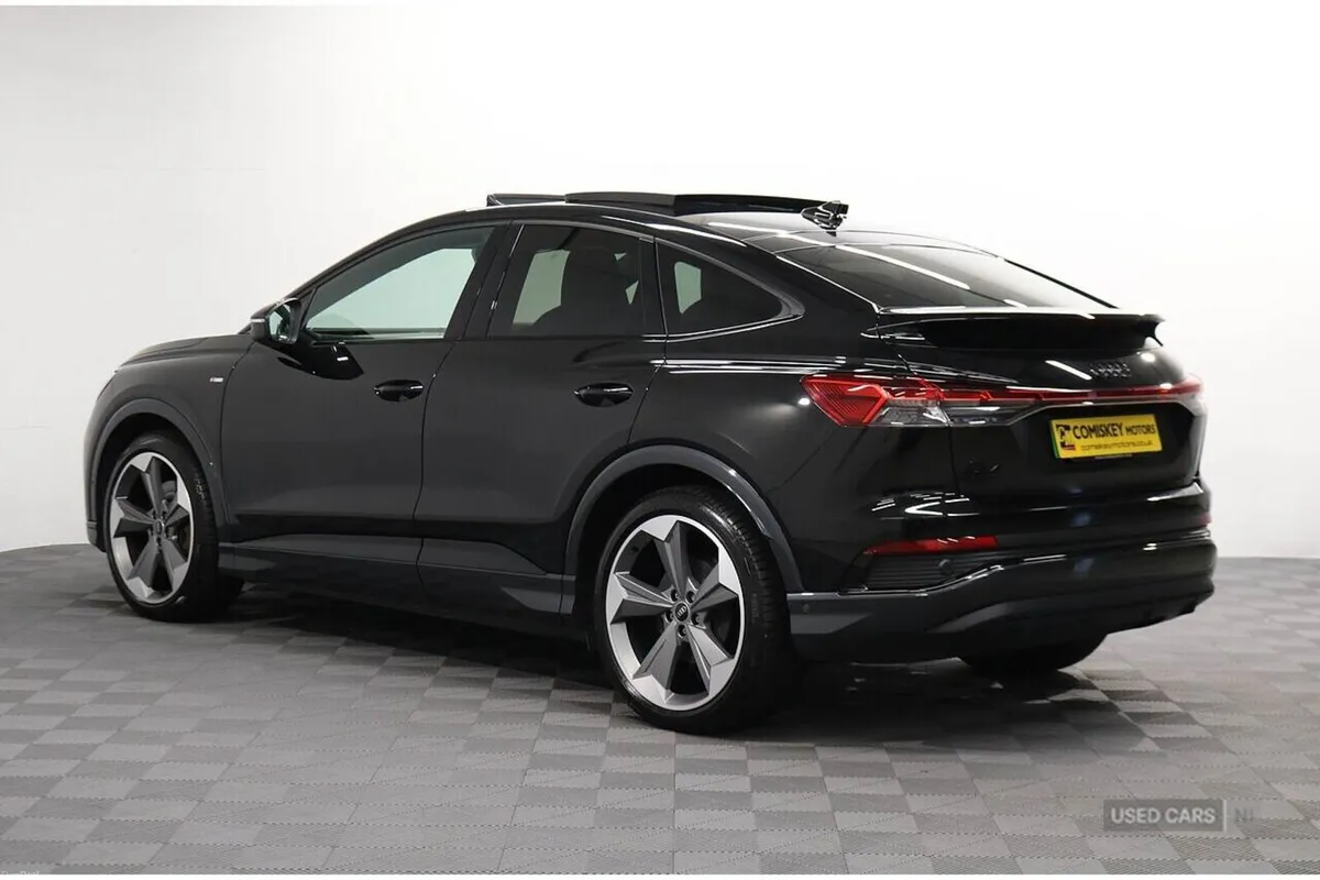 Audi Q4 e-tron Black Edition - Image 4