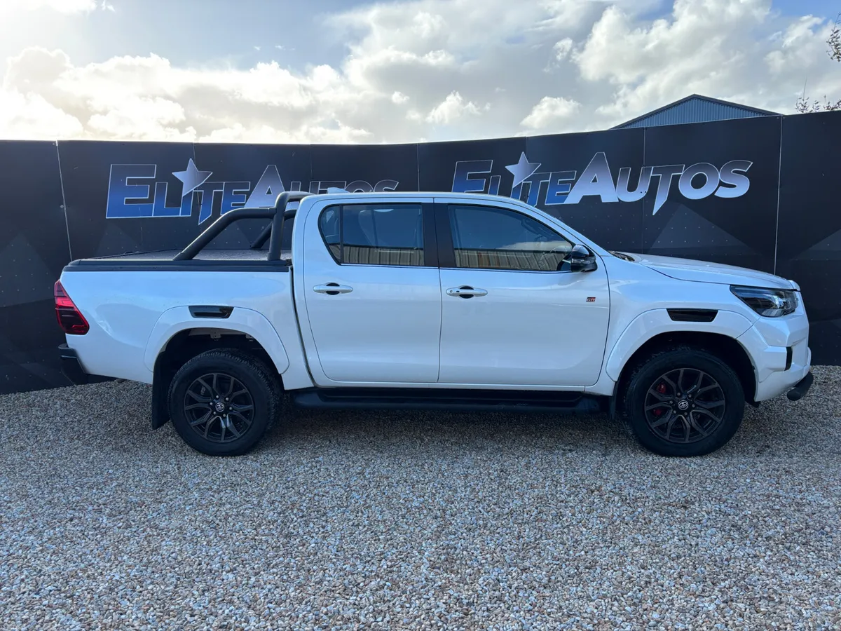 Toyota Hilux GR Sport 2.4 Auto 2024 - Image 4