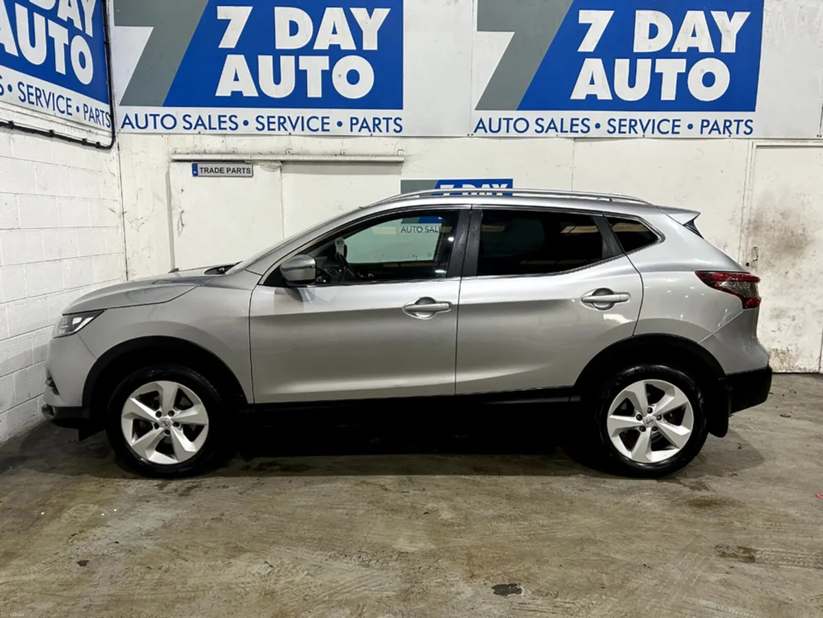 Nissan Qashqai 1.5 SV 18 4DR - Image 4