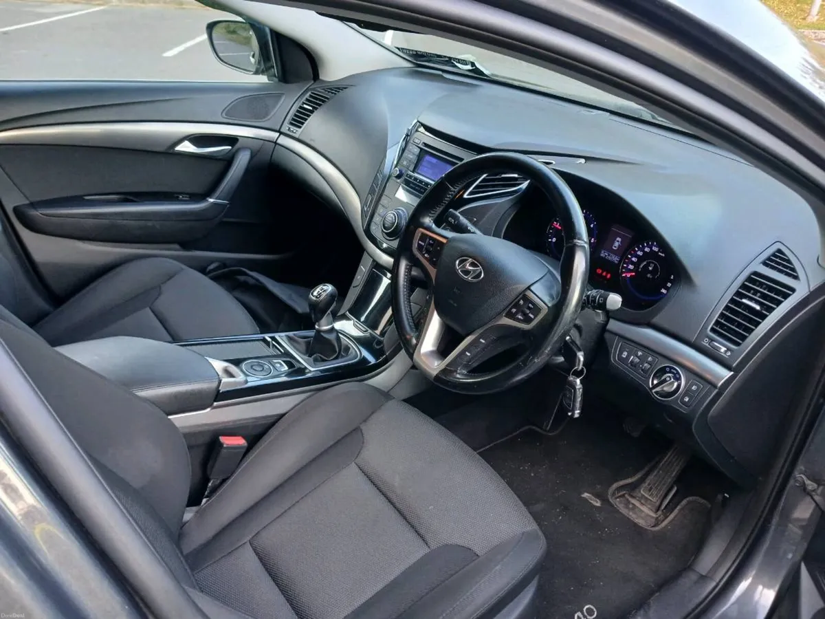 Hyundai I40 1.7Crdi Estate. Grey 6Sp Man - Image 6