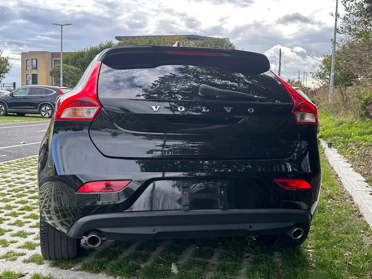 VOLVO V40 D4 AUTOMATIC - Image 6
