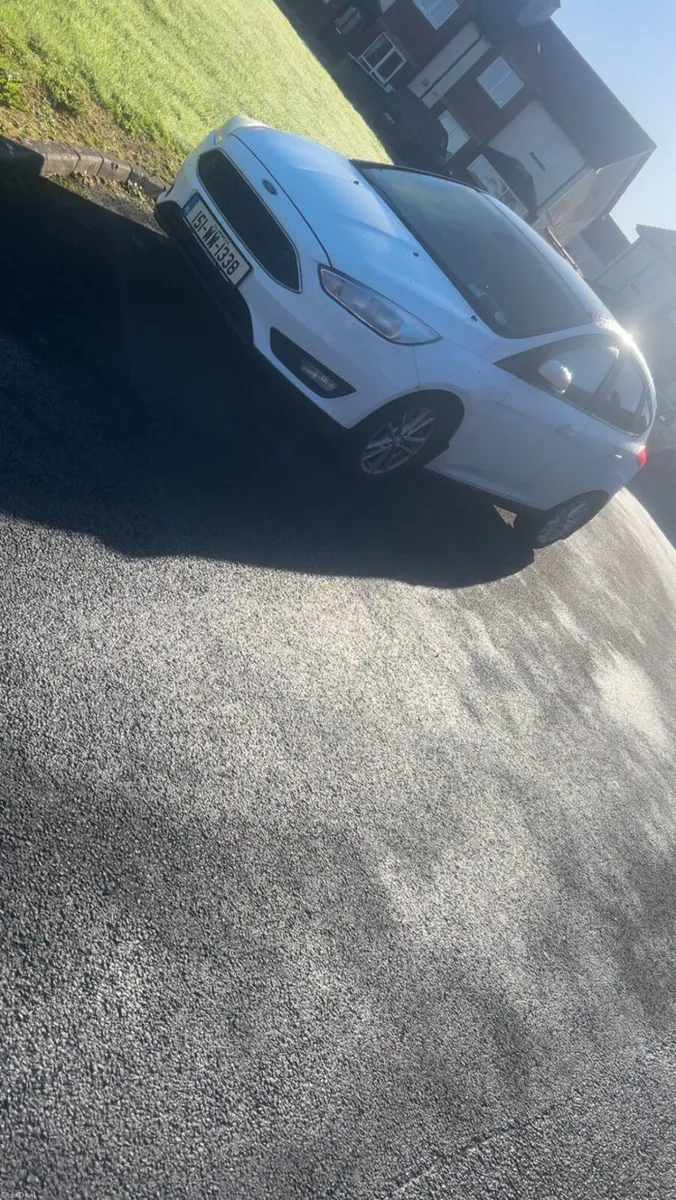 Ford Focus 2015 - Image 2