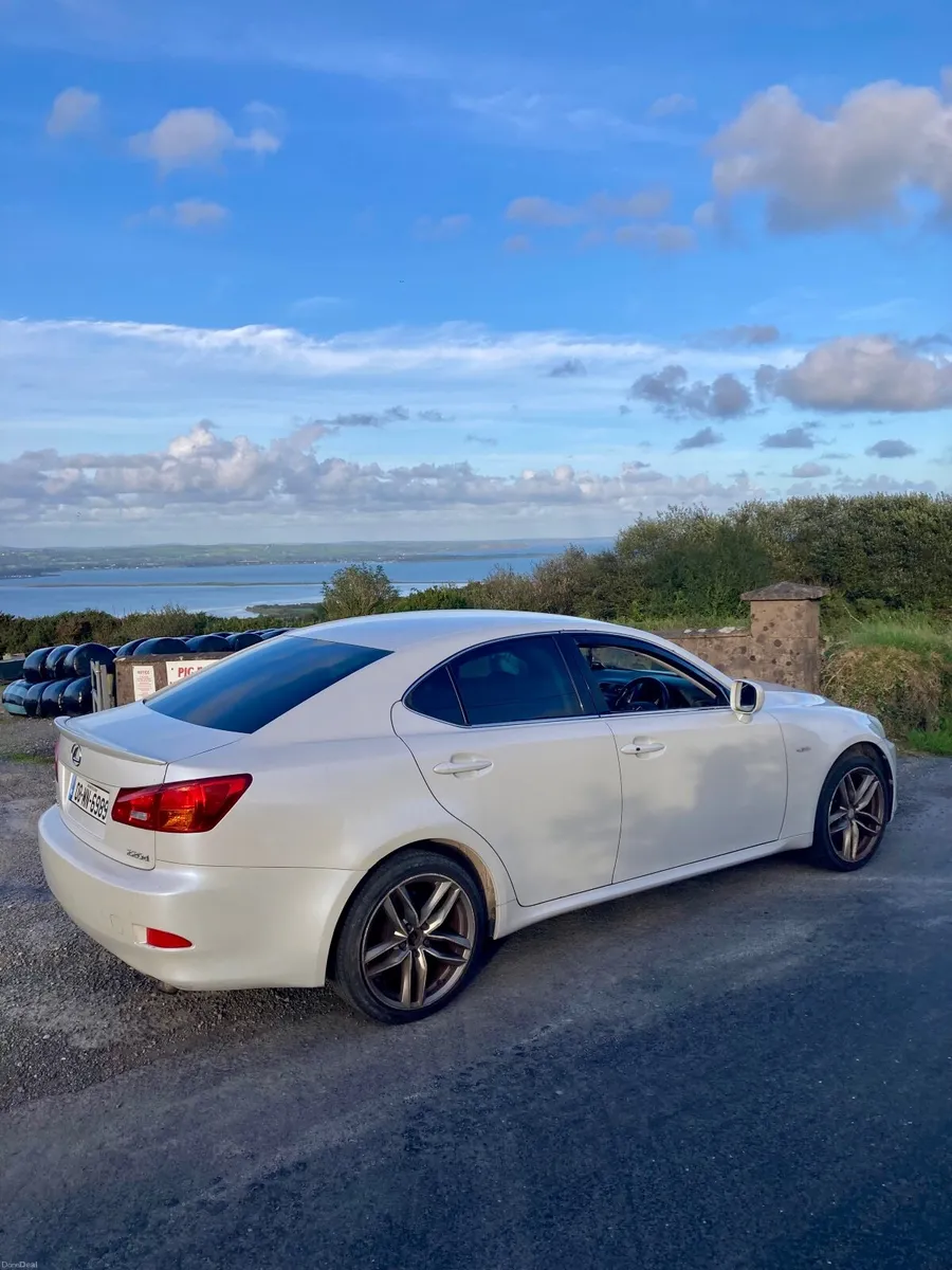 Lexus IS 220d - Image 2