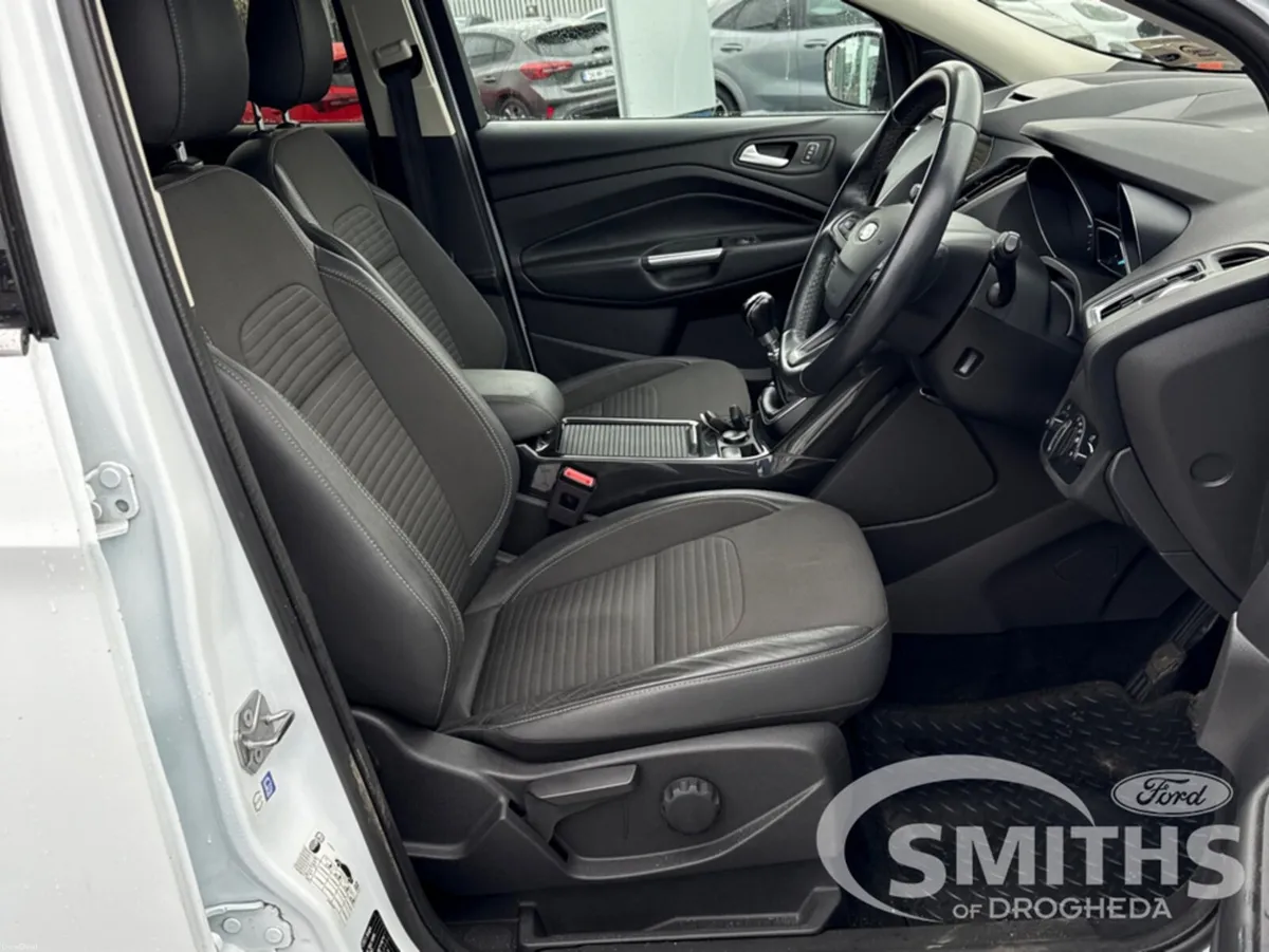 Ford Kuga TITANIUM 1.5TD 120PS - Image 4