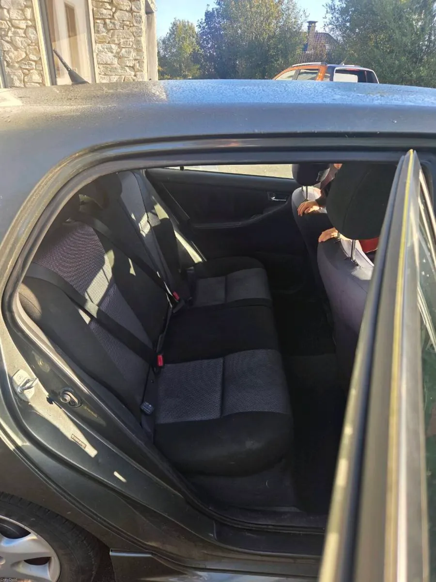 Toyota corolla - Image 5