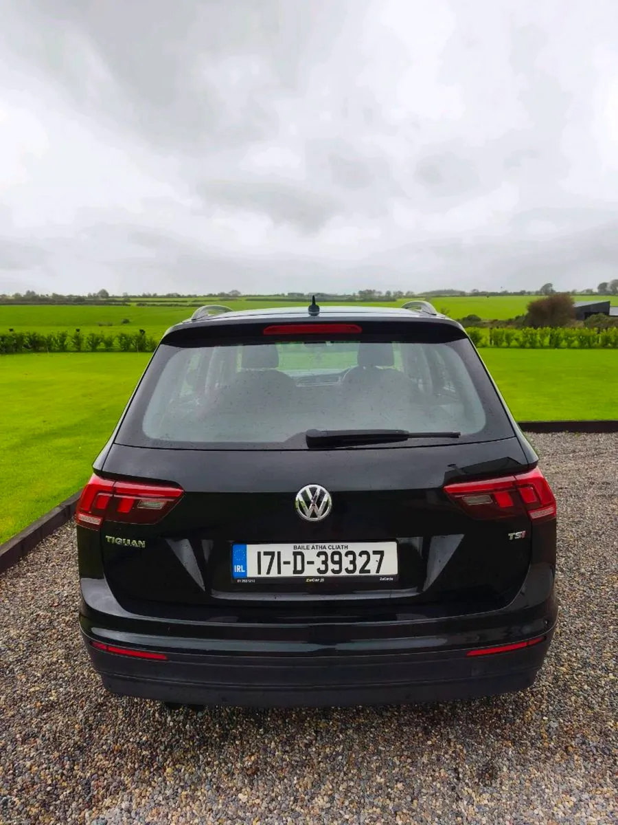 2017 Volkswagen Tiguan - Image 2