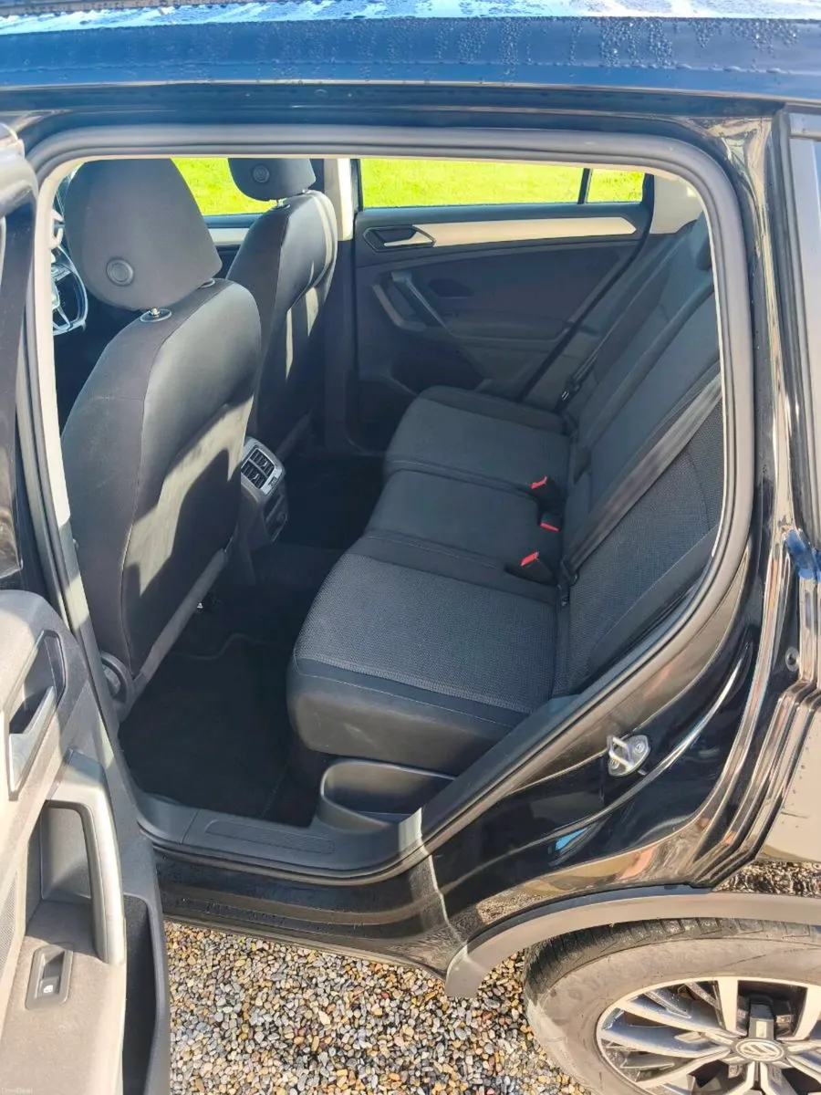 2017 Volkswagen Tiguan - Image 5