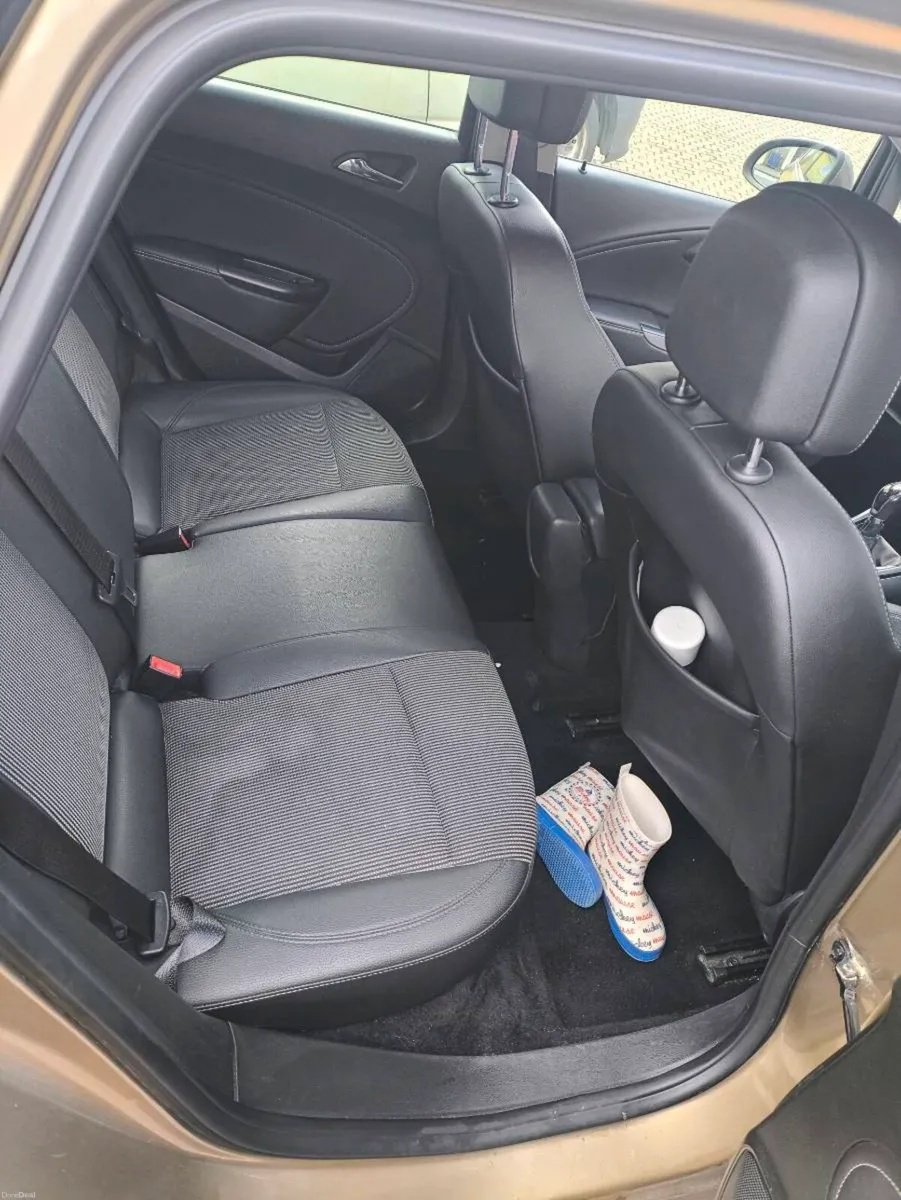 Opel astra 2013 1.6 petrol - Image 5