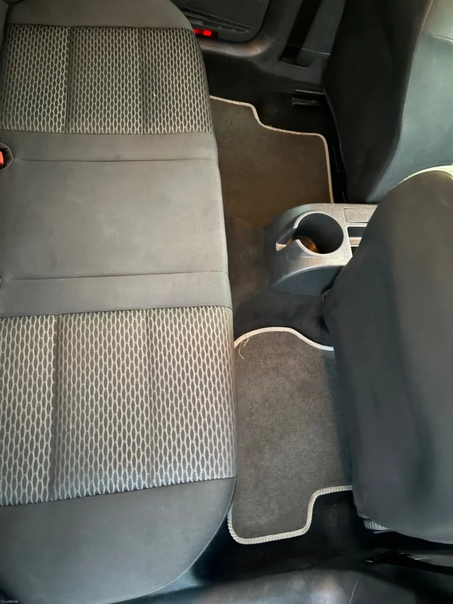 Volkswagen Golf 2010 - Image 4