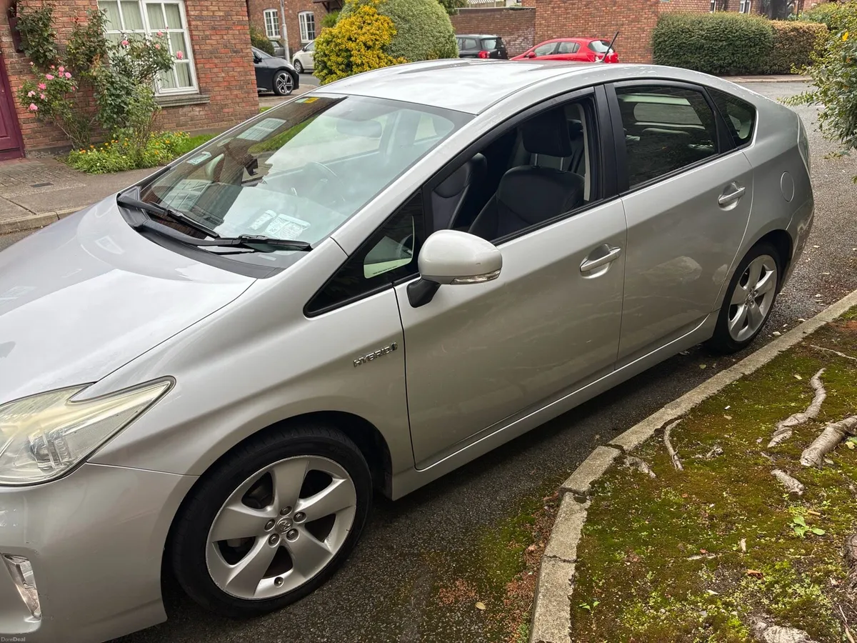 2012 Toyota Prius Hybrid, 178,908 km - Image 1