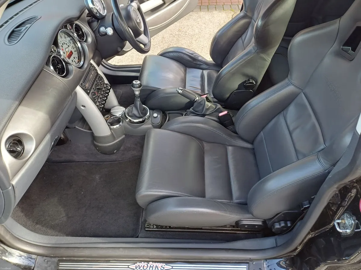 Mini Cooper R53 Works 2004 - Image 3