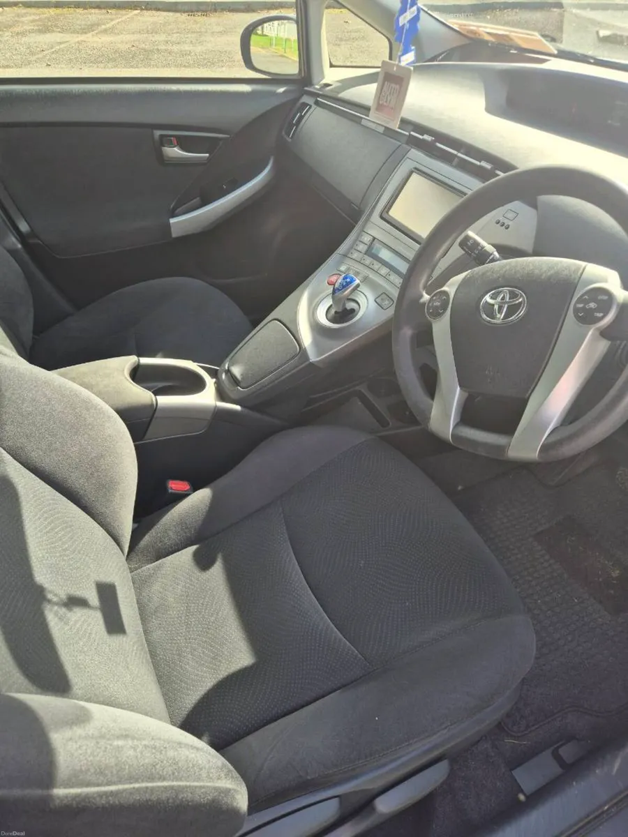 TOYOTA Prius 152 - Image 5